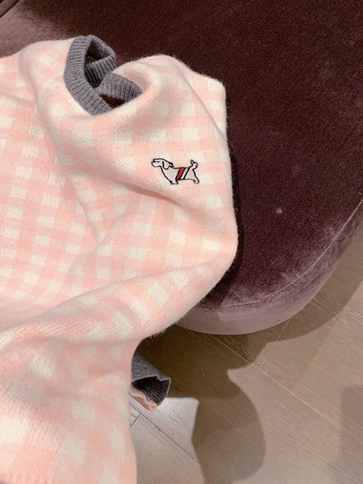 トムブラウンスーパーコピー レディースチェック柄の子犬の刺繍入りラウンドネックセーター