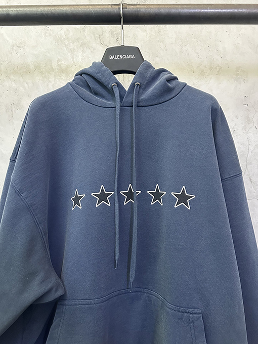 バレンシアガ BALENCIAGA 5つ星スローガンプリントパーカー