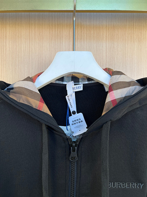 バーバリー BURBERRY クラシックな刺繍ロゴ入り、ジップアップデザインのフード付きスウェットシャツ