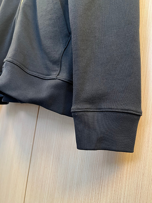 バーバリー BURBERRY クラシックな刺繍ロゴ入り、ジップアップデザインのフード付きスウェットシャツ