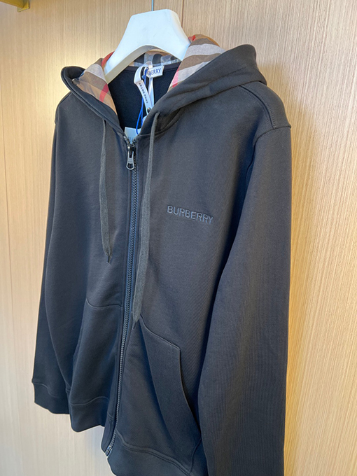 バーバリー BURBERRY クラシックな刺繍ロゴ入り、ジップアップデザインのフード付きスウェットシャツ