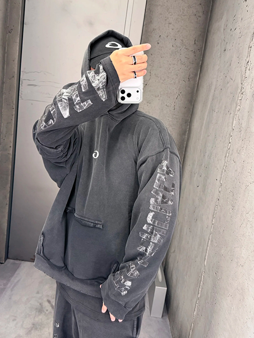 バレンシアガ BALENCIAGA シングルリング刺繍テープフード付きスウェットシャツ