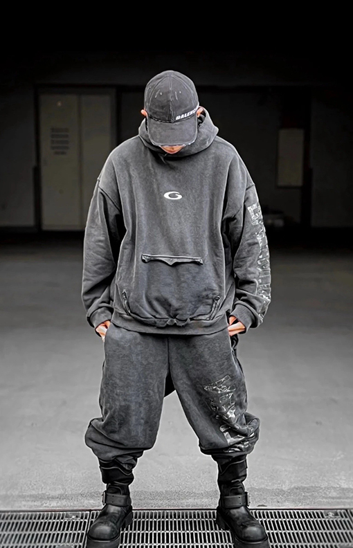 バレンシアガ BALENCIAGA シングルリング刺繍テープフード付きスウェットシャツ