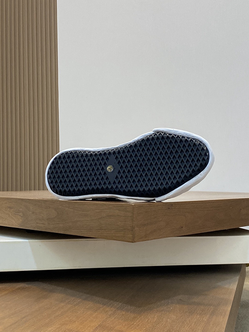 アミリスーパーコピー 骨を溶かすコラボレーションスケートシューズ