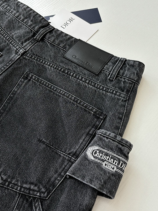 ディオール 新作ブレード刺繍デニムロギングパンツ