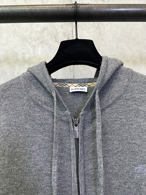 バーバリーコピー ウール混紡のジップアップフード付き刺繍コート