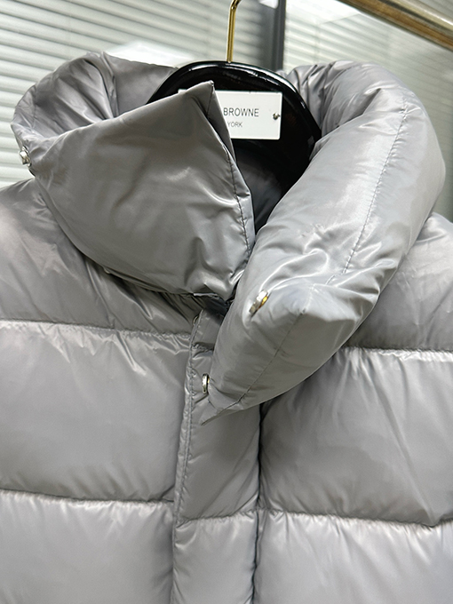 トムブラウン 4本ストライプのダウンジャケット