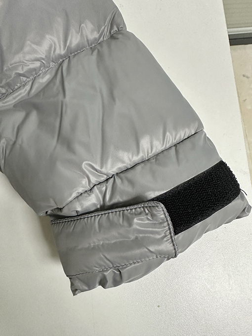 トムブラウン 4本ストライプのダウンジャケット