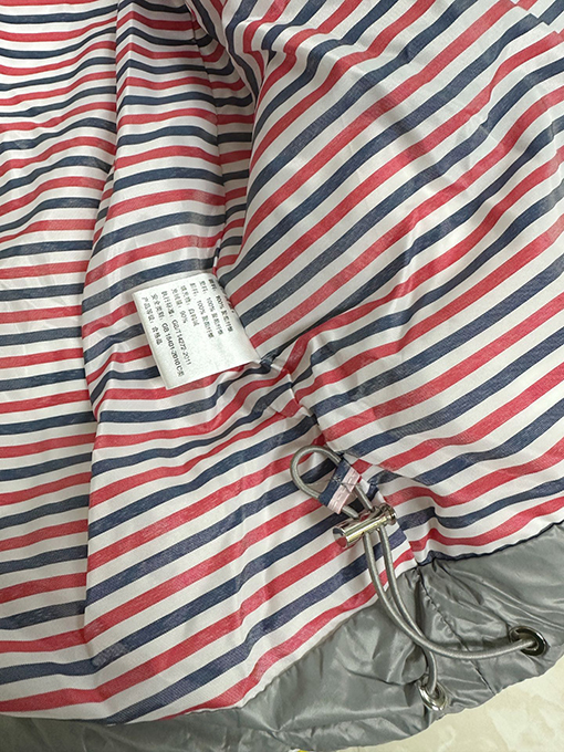 トムブラウン 4本ストライプのダウンジャケット