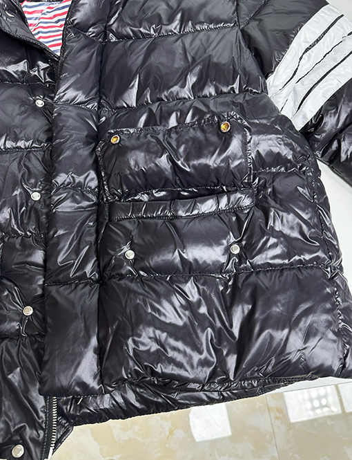 トムブラウン 4本ストライプのダウンジャケット