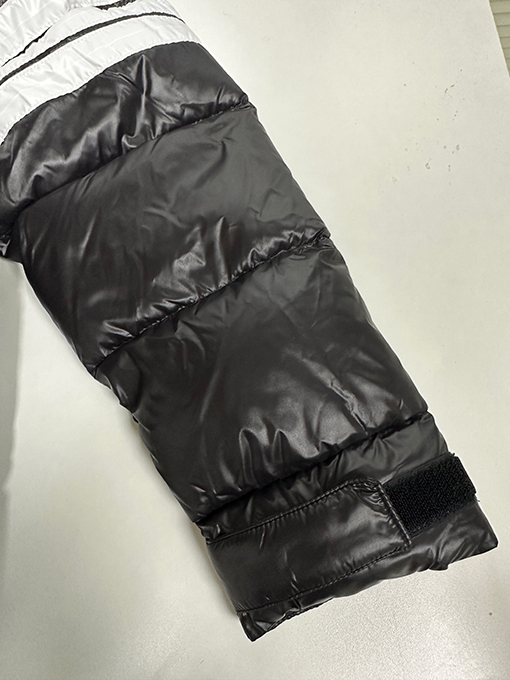 トムブラウン 4本ストライプのダウンジャケット