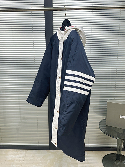 トムブラウンスーパーコピー OS カラーブロックロングダウンジャケット