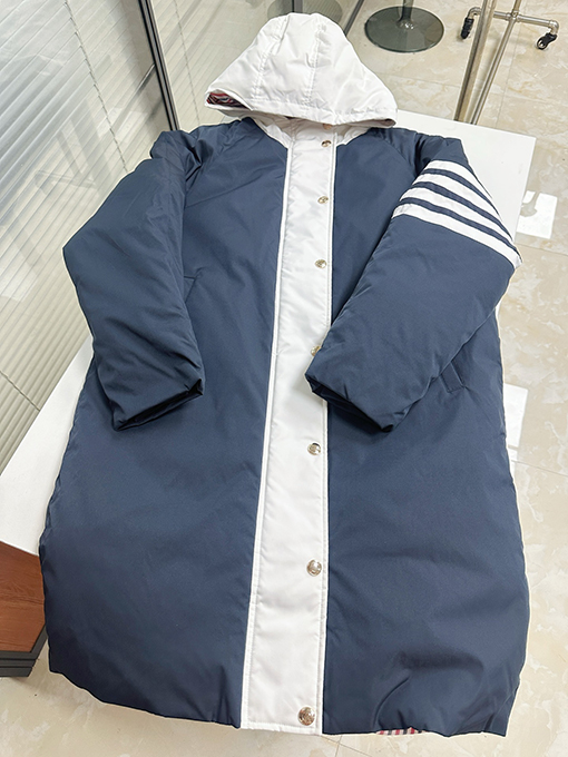 トムブラウンスーパーコピー OS カラーブロックロングダウンジャケット