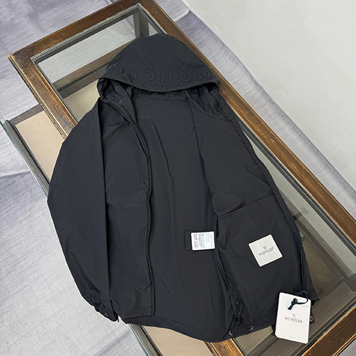 モンクレール Sassiere メンズ フード付き 軽量 ウィンドブレーカー ジャケット