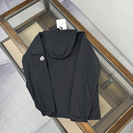 モンクレール Sassiere メンズ フード付き 軽量 ウィンドブレーカー ジャケット