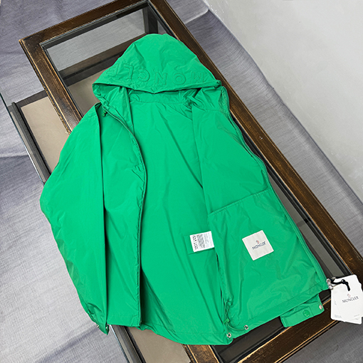 モンクレール Sassiere メンズ フード付き 軽量 ウィンドブレーカー ジャケット