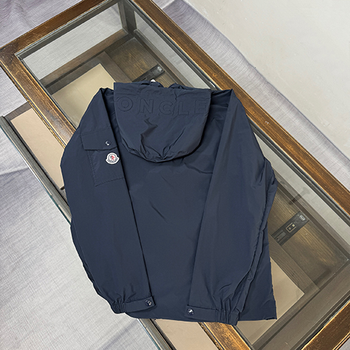 モンクレール Sassiere メンズ フード付き 軽量 ウィンドブレーカー ジャケット