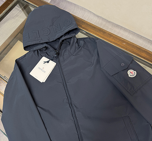 モンクレール Sassiere メンズ フード付き 軽量 ウィンドブレーカー ジャケット