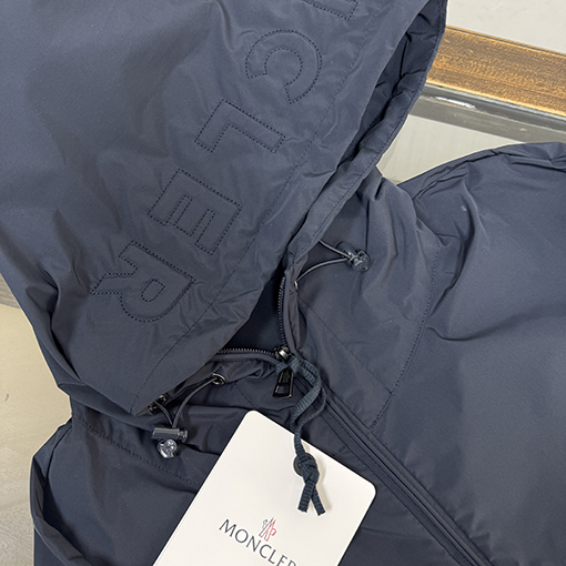 モンクレール Sassiere メンズ フード付き 軽量 ウィンドブレーカー ジャケット