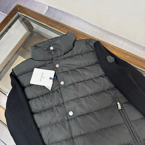 モンクレールコピー 新しいウールスリーブとスタンドカラーのダウンジャケット