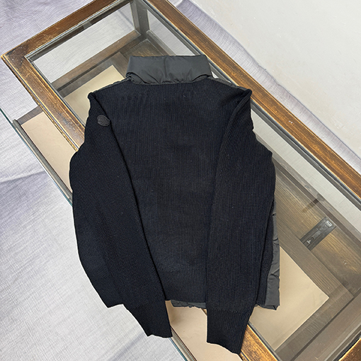 モンクレールコピー 新しいウールスリーブとスタンドカラーのダウンジャケット