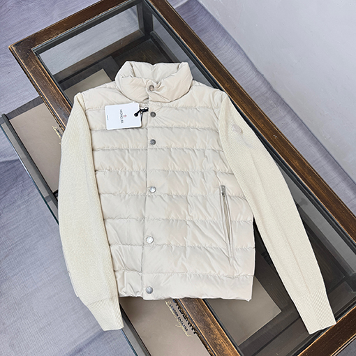 モンクレールコピー 新しいウールスリーブとスタンドカラーのダウンジャケット