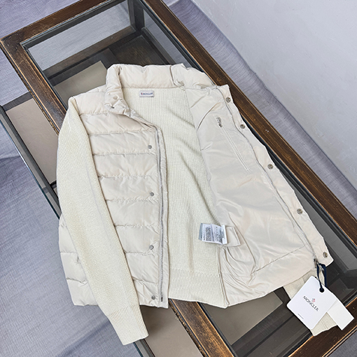 モンクレールコピー 新しいウールスリーブとスタンドカラーのダウンジャケット