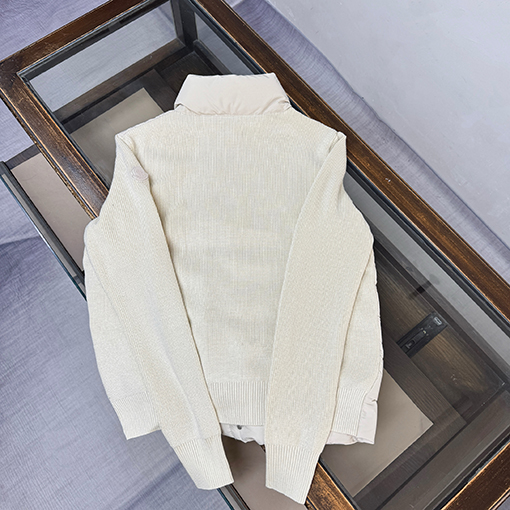 モンクレールコピー 新しいウールスリーブとスタンドカラーのダウンジャケット