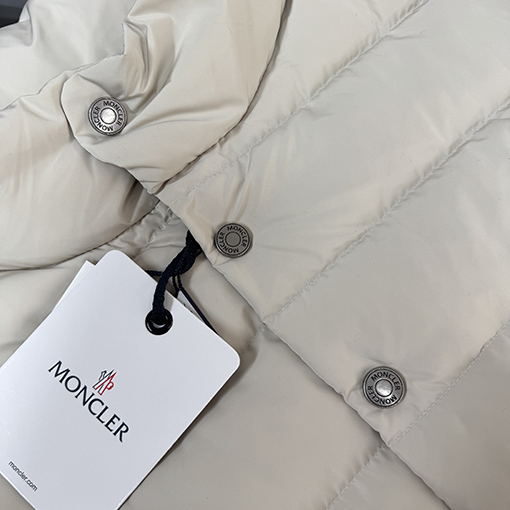 モンクレールコピー 新しいウールスリーブとスタンドカラーのダウンジャケット