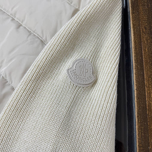 モンクレールコピー 新しいウールスリーブとスタンドカラーのダウンジャケット