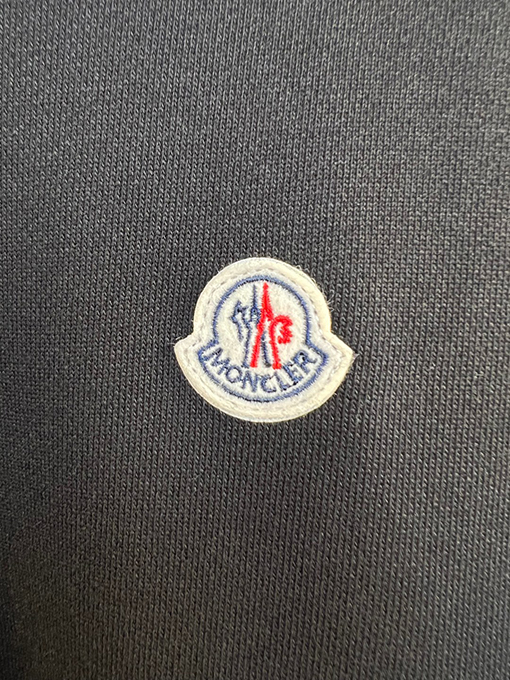 モンクレール 無地ロゴパッチパーカー