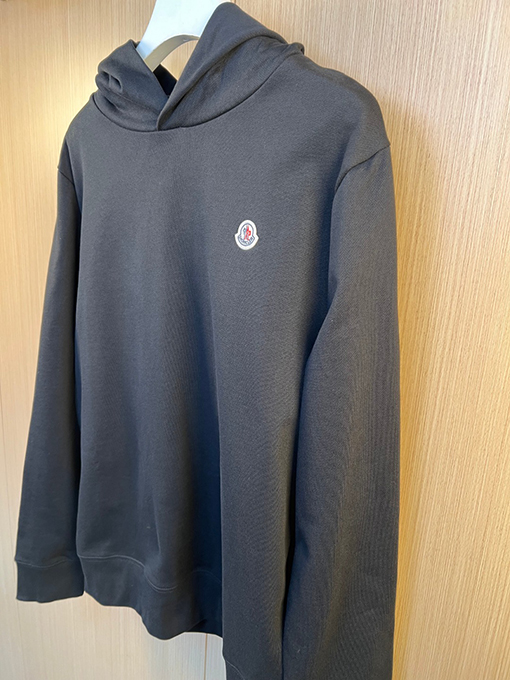 モンクレール 無地ロゴパッチパーカー