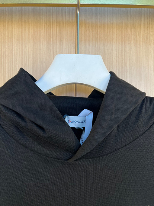 モンクレール 無地ロゴパッチパーカー