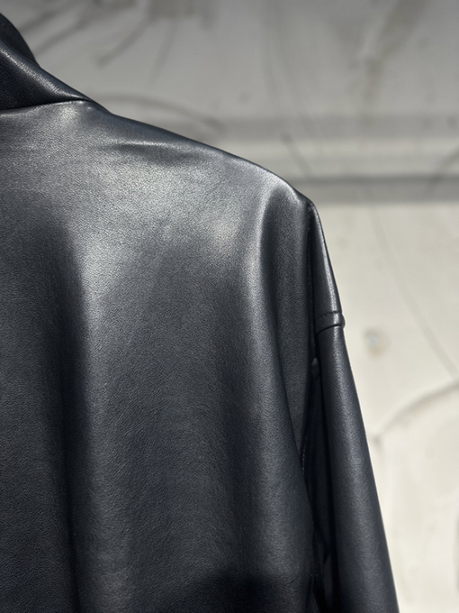 バレンシアガスーパーコピー レター刺繍スタンドカラーフライトレザージャケット