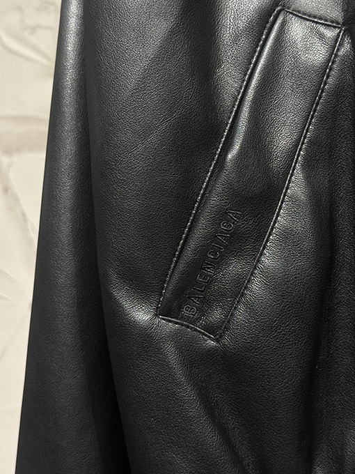 バレンシアガスーパーコピー レター刺繍スタンドカラーフライトレザージャケット