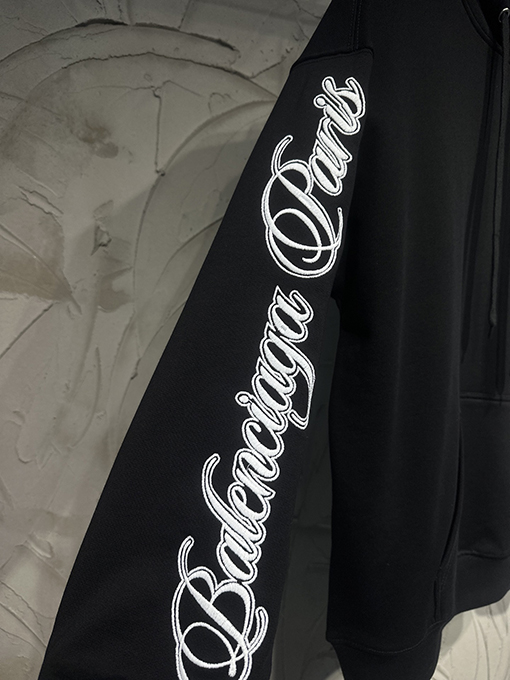 バレンシアガコピー Balenciaga 限定の馬年刺繍ロゴパーカー