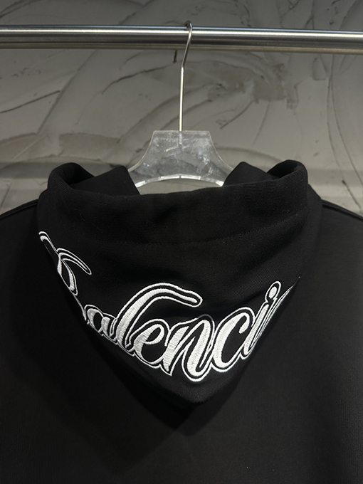 バレンシアガコピー Balenciaga 限定の馬年刺繍ロゴパーカー