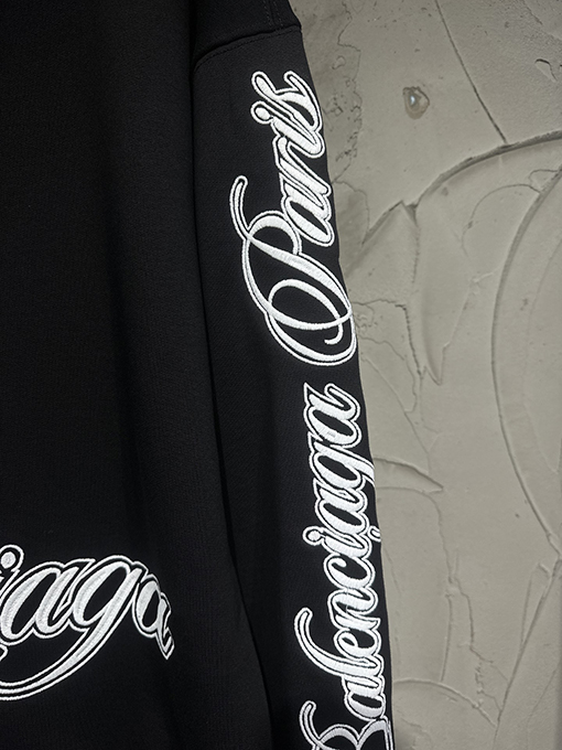 バレンシアガコピー Balenciaga 限定の馬年刺繍ロゴパーカー