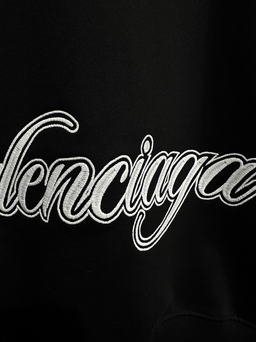 バレンシアガコピー Balenciaga 限定の馬年刺繍ロゴパーカー