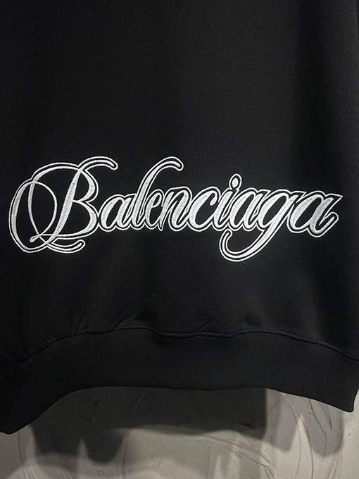 バレンシアガコピー Balenciaga 限定の馬年刺繍ロゴパーカー