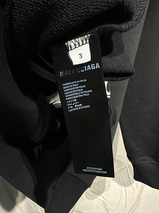 バレンシアガコピー Balenciaga 限定の馬年刺繍ロゴパーカー