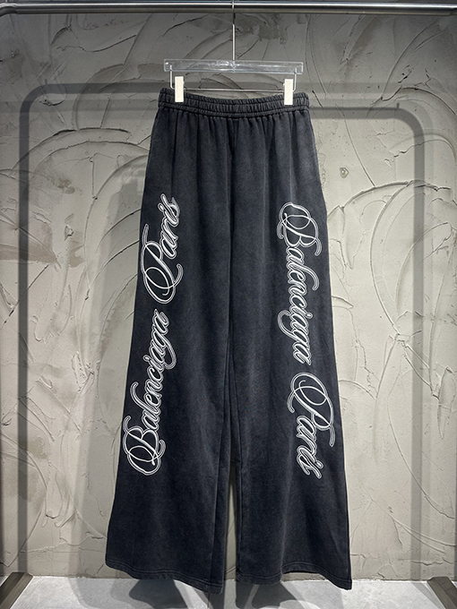 バレンシアガ Balenciaga 限定の馬年刺繍トラックパンツ