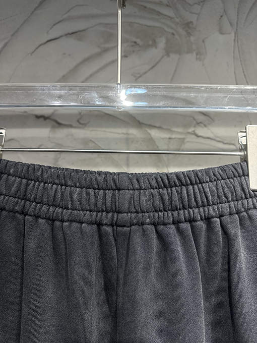 バレンシアガ Balenciaga 限定の馬年刺繍トラックパンツ