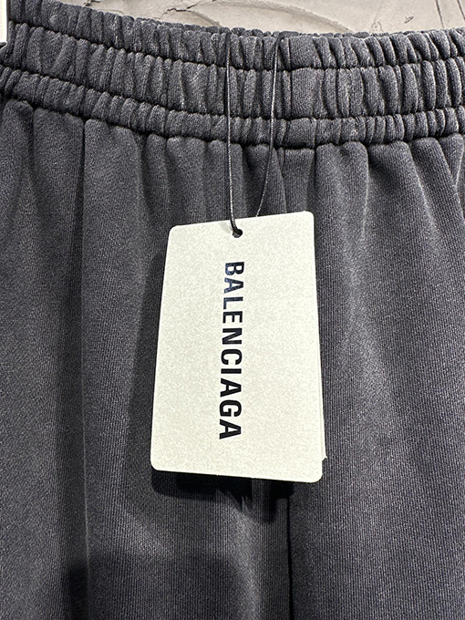 バレンシアガ Balenciaga 限定の馬年刺繍トラックパンツ