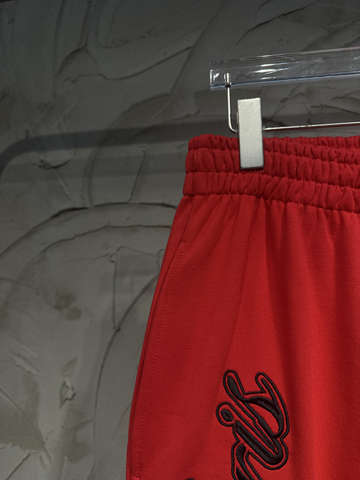 バレンシアガ Balenciaga 限定の馬年刺繍トラックパンツ