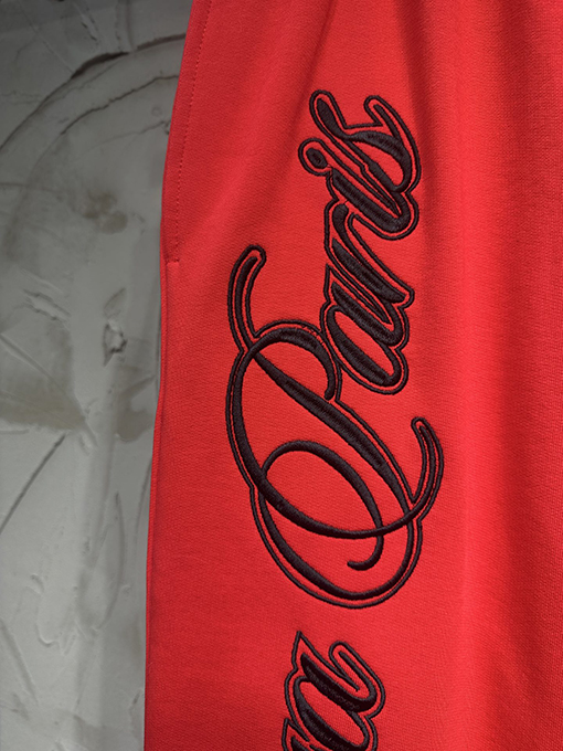 バレンシアガ Balenciaga 限定の馬年刺繍トラックパンツ