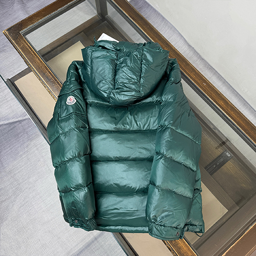 モンクレール MAYA クラシックなショートダウンジャケット