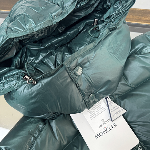 モンクレール MAYA クラシックなショートダウンジャケット