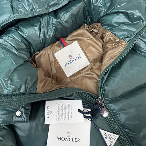 モンクレール MAYA クラシックなショートダウンジャケット