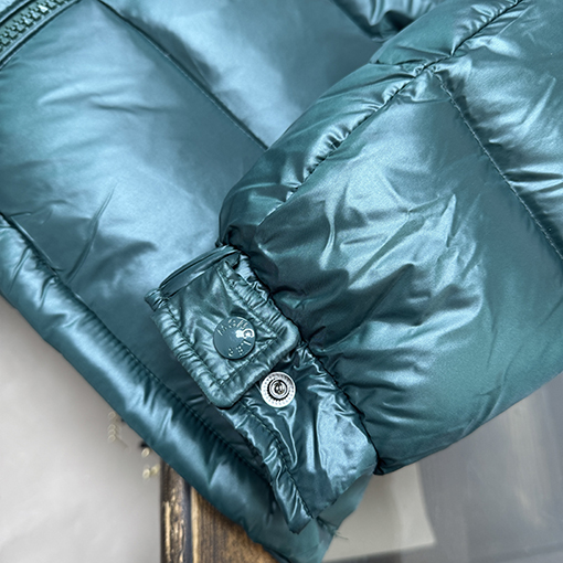 モンクレール MAYA クラシックなショートダウンジャケット